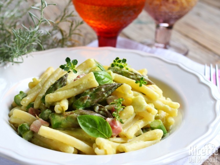 Ricetta pasta con asparagi e pancetta