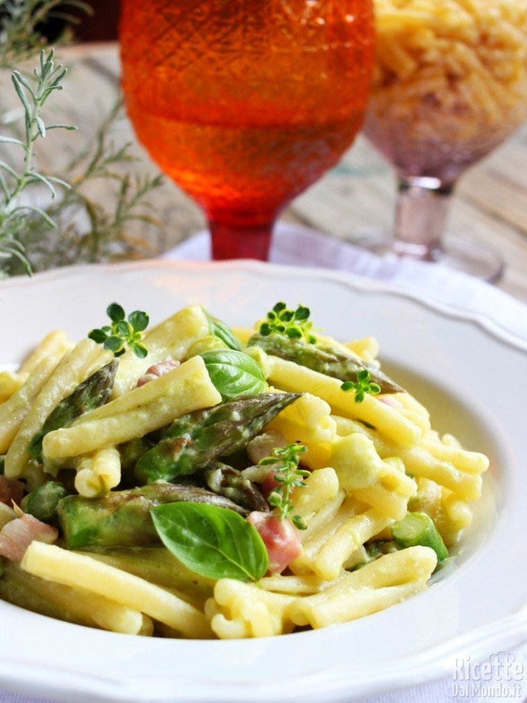 Come fare la pasta con asparagi e pancetta