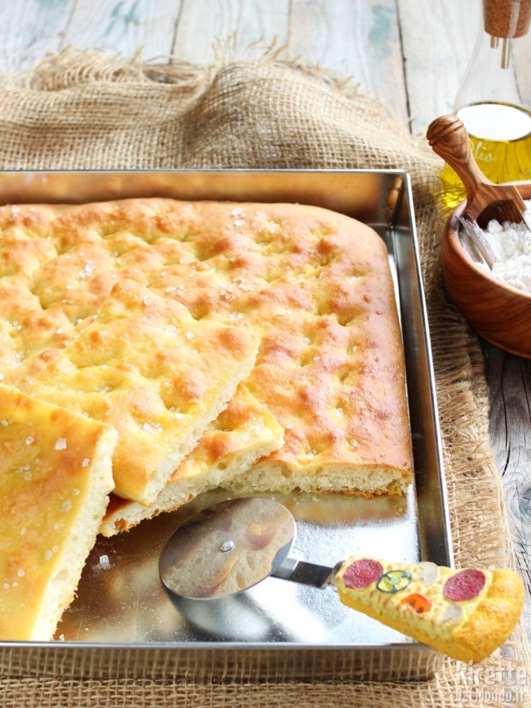 Ricetta pizza bianca romana