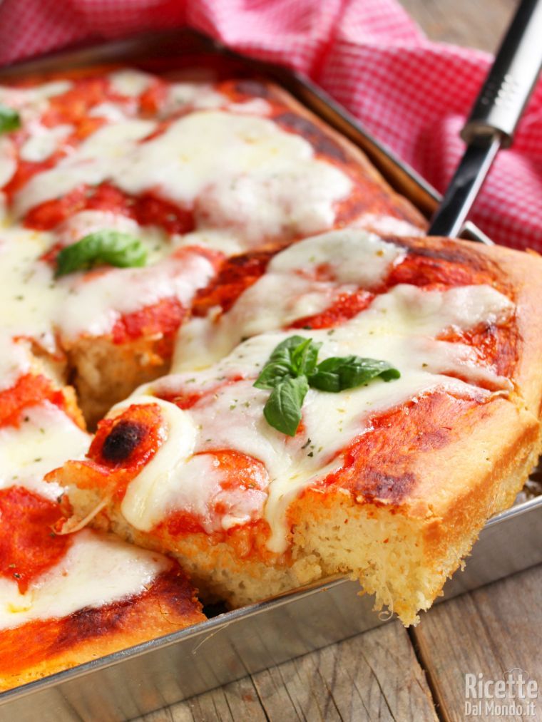 Come fare la pizza morbida senza impasto