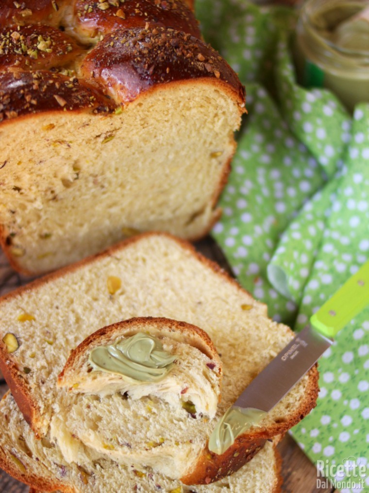 Soffice pan brioche ai pistacchi