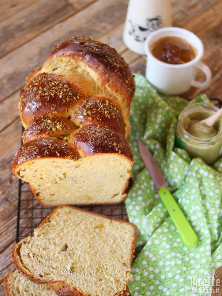 Come fare il pan brioche ai pistacchi