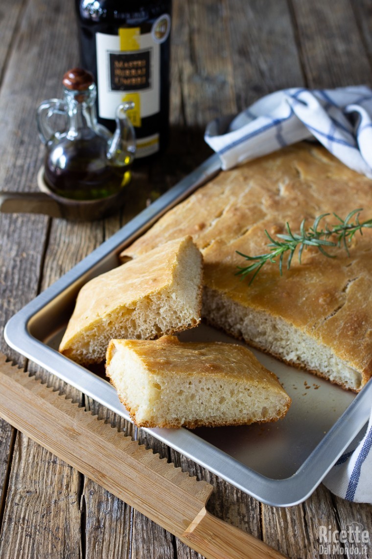 Come fare il pan focaccia senza lievito di birra