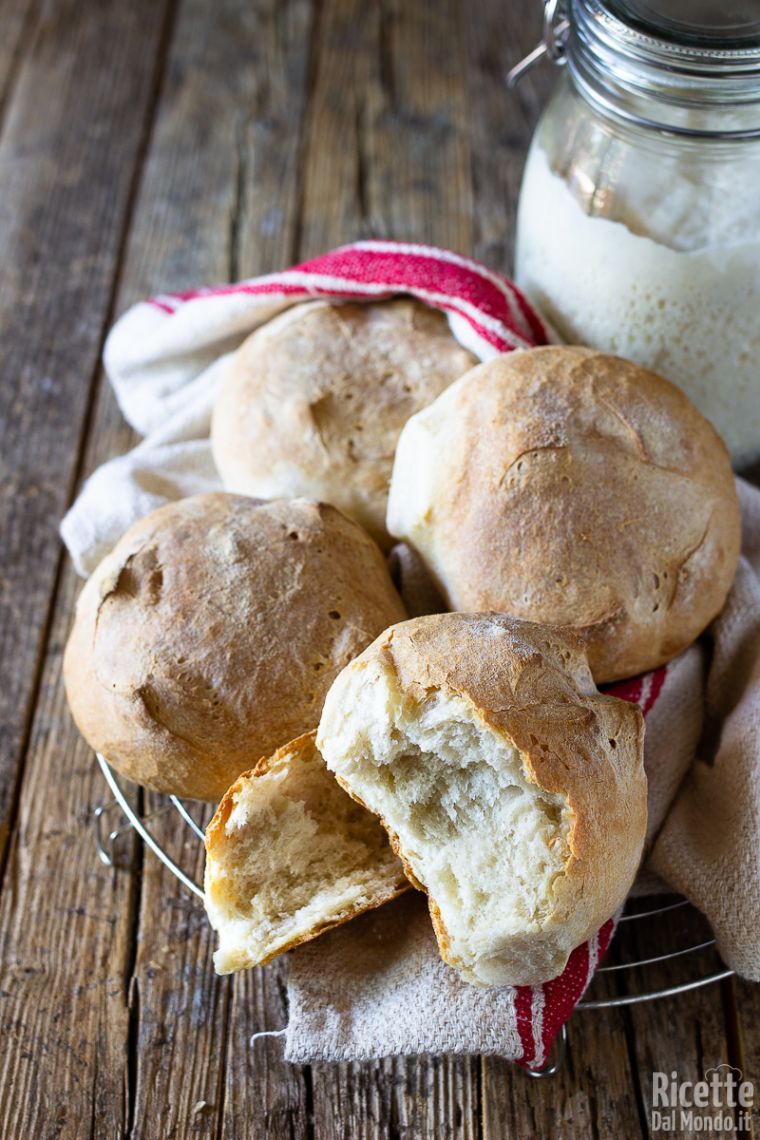 Come fare i panini rustici con lievito madre