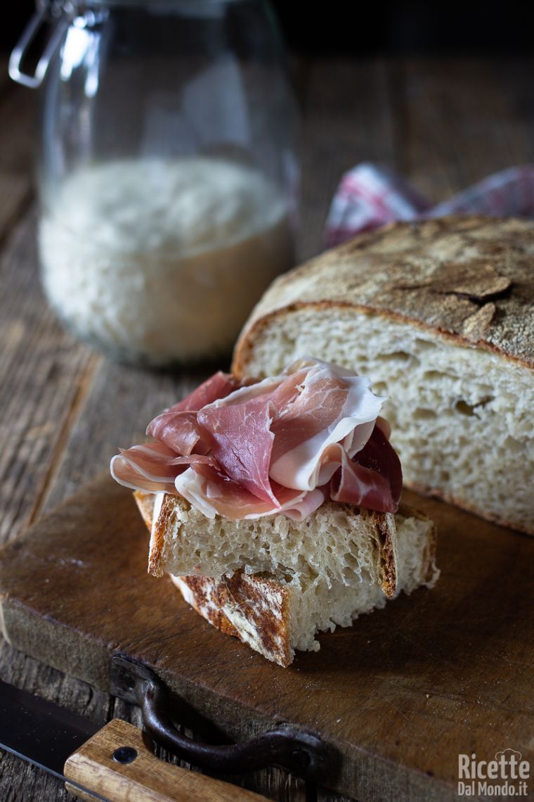 Come usare l'esubero di pasta madre per fare il pane