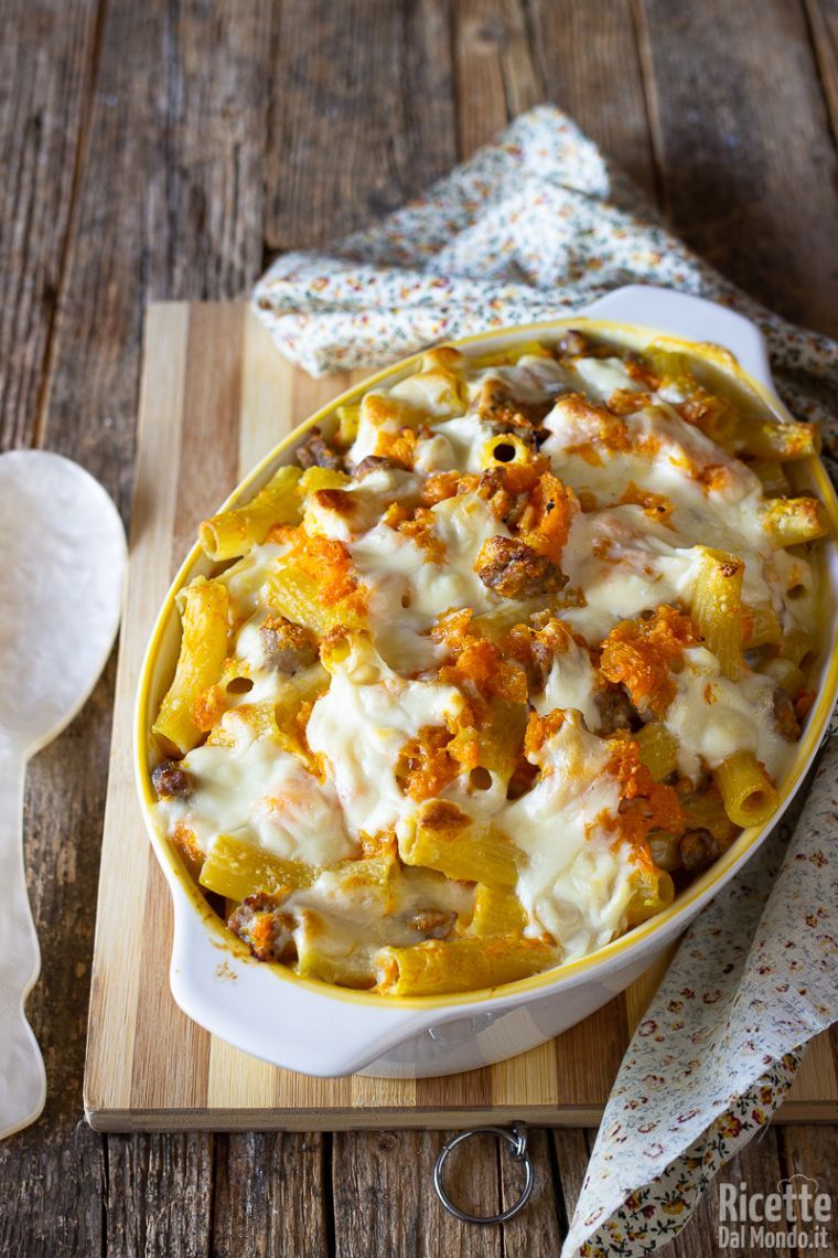 Ricetta pasta al forno con zucca e salsiccia