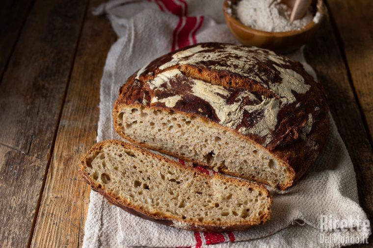 Pane in pentola integrale, veloce e senza lavorazione!