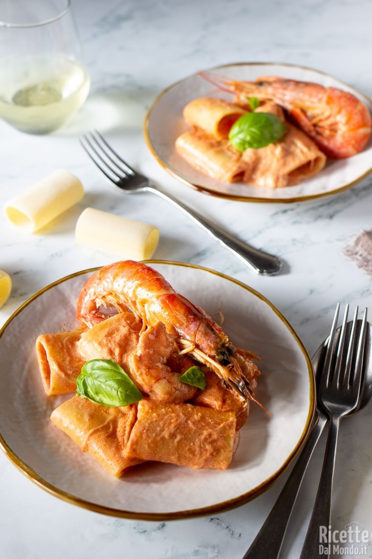 Come fare i paccheri con stracciata di bufala e gamberi