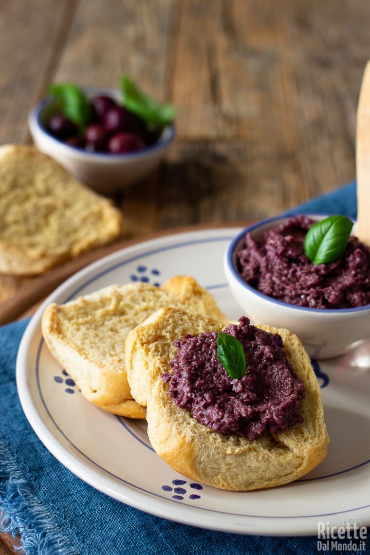 Patè di olive nere o verdi fatto in casa. La ricetta ...