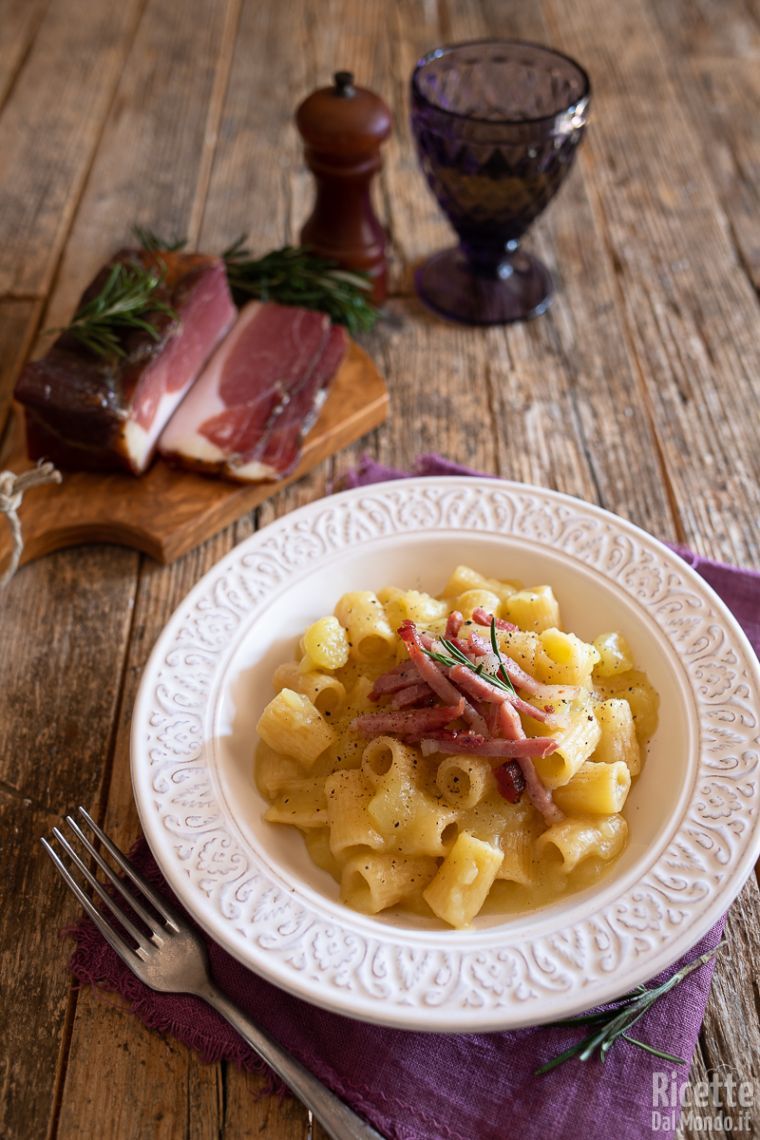 Come fare la pasta patate e speck