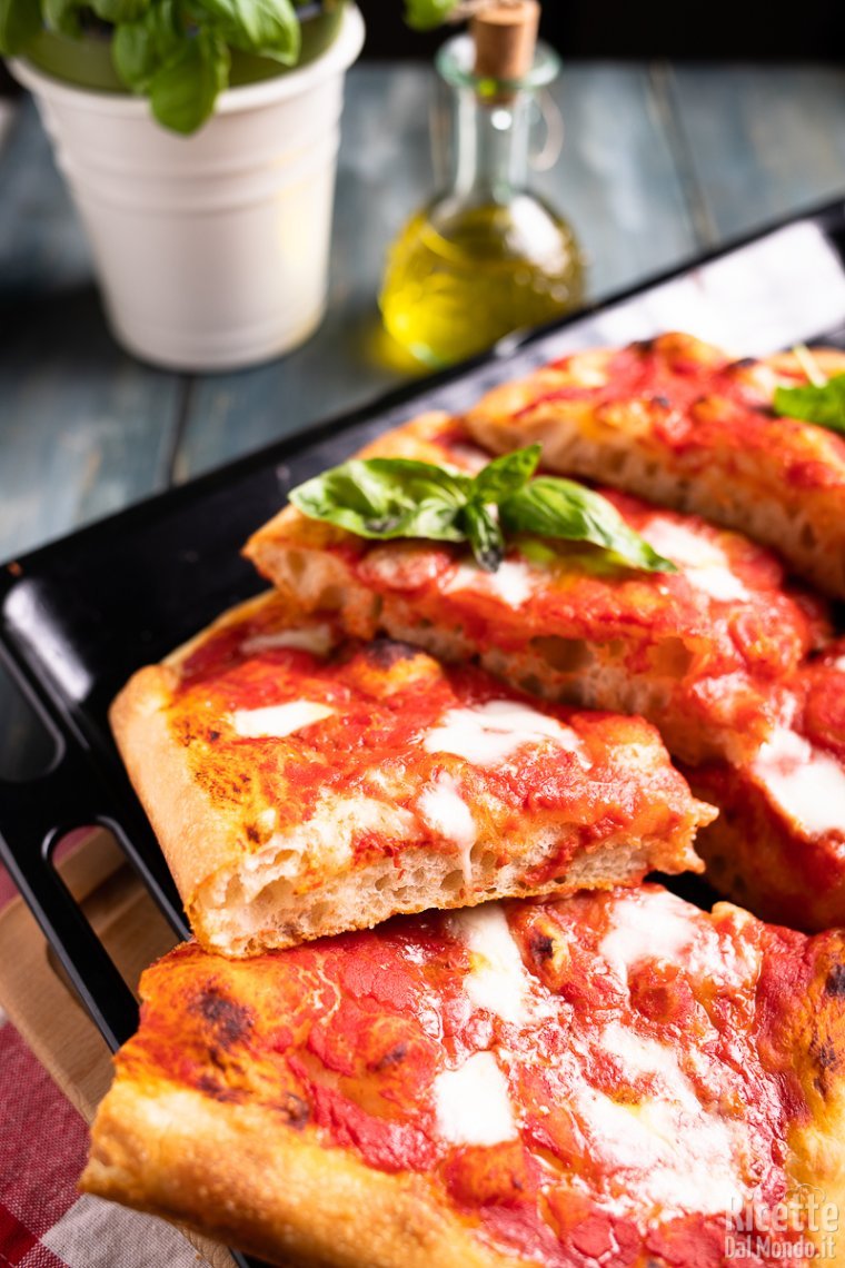 Come fare la pizza in teglia con lievito madre