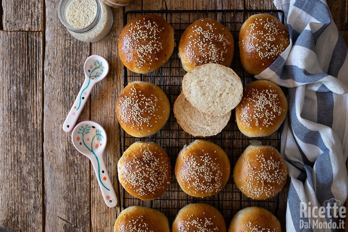 Panini per hamburger con lievito madre. La ricetta per farli soffici!