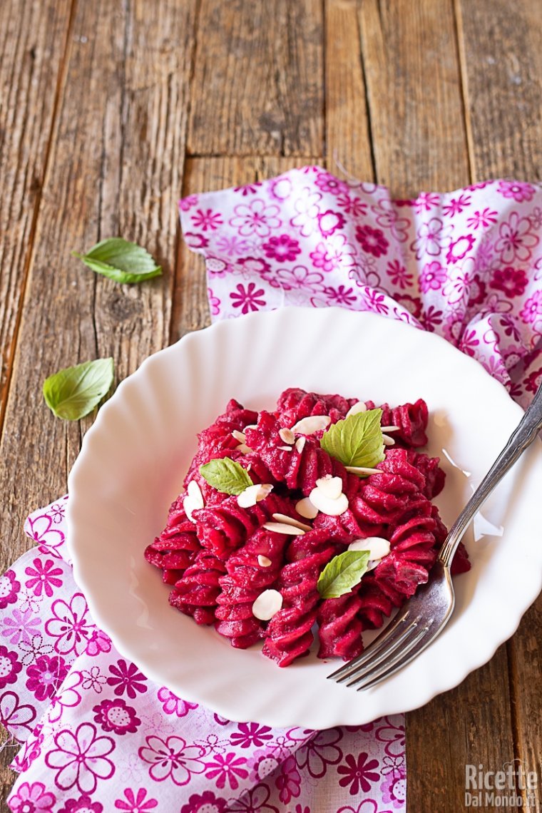 Ricetta pasta con la barbabietola