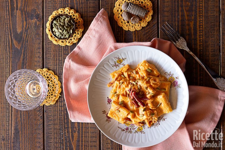 Paccheri con crema di zucca e speck