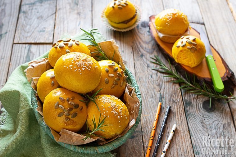 Panini alla zucca delle feste. I bocconcini morbidi e colorati!