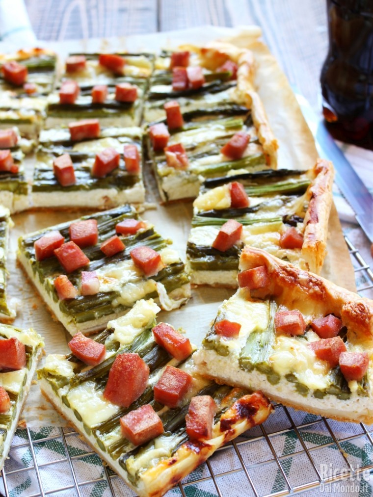 Come fare la quiche con asparagi e cubetti di mortadella