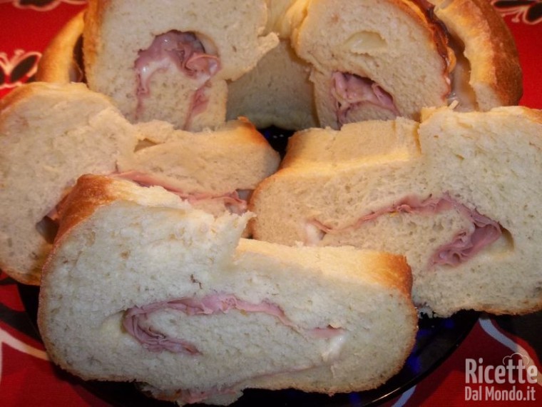 Come fare il rotolo rustico di mortadella