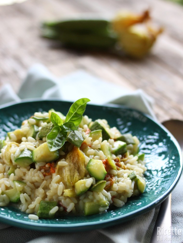 Come fare il risotto con zucchine e fiori