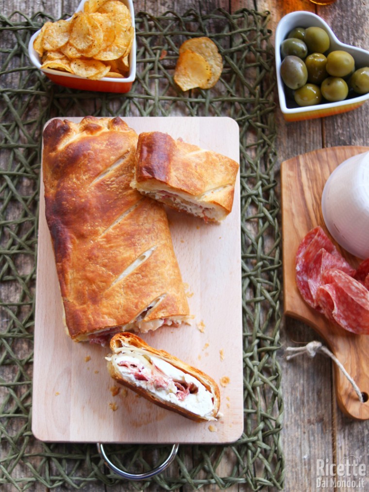 Ricetta rustico di pasta sfoglia con ricotta e salame