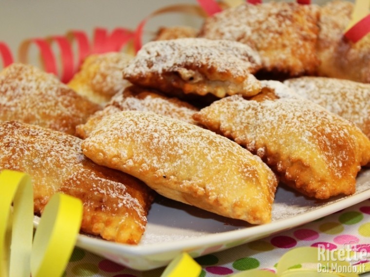Ricetta ravioli dolci fritti alla ricotta e gocce di cioccolato 
