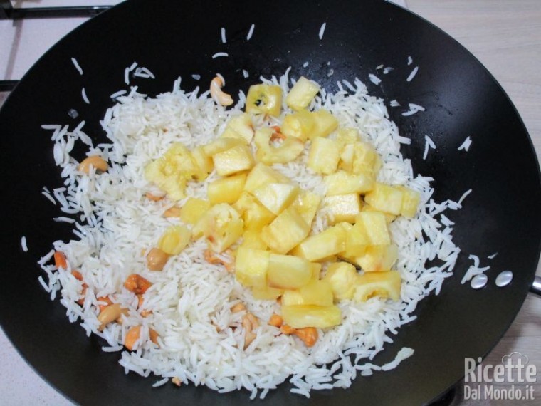Riso fritto con ananas e anacardi 9