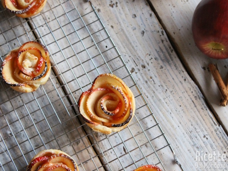 Rose di mele e sfoglia