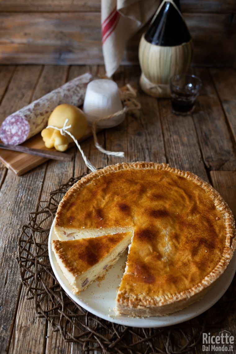 Come fare il rustico di pasta frolla con ricotta e salame