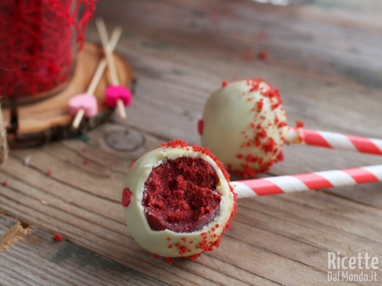 Semplici red velvet cake pops