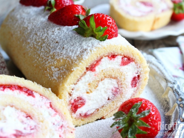 Tronchetto Di Natale Fatto In Casa Da Benedetta.Rotolo Alle Fragole E Crema Al Mascarpone Ricettedalmo