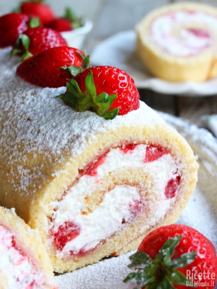 Semplice rotolo alle fragole