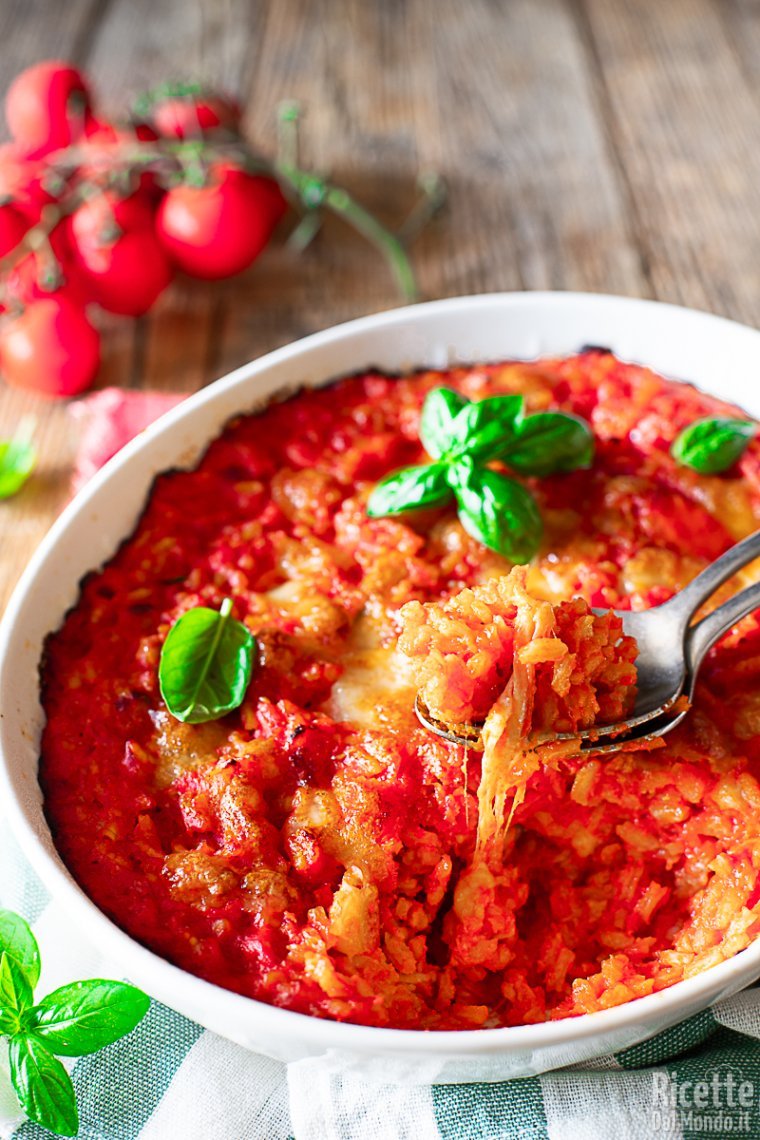 Riso al forno filante al sugo, ricetta facile e veloce
