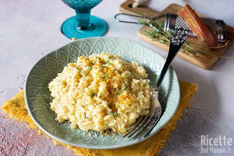 Risotto con la bottarga al profumo di timo. La ricetta cremosissima!