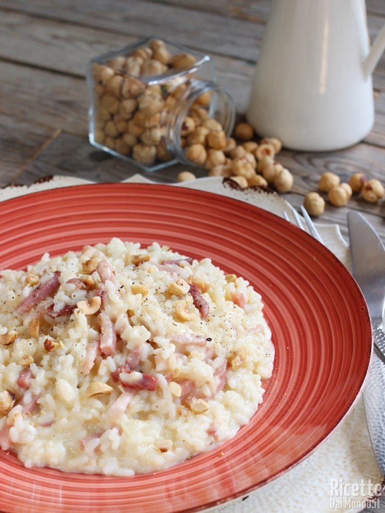 Ricetta risotto crescenza speck e nocciole