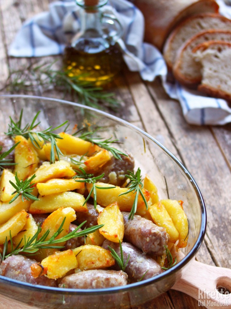 Ricetta salsiccia e patate al forno