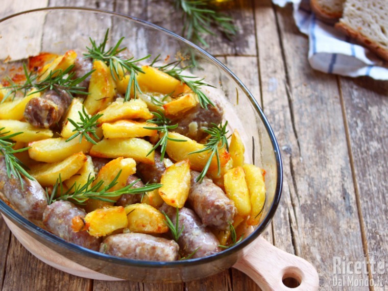 Salsiccia con patate al forno