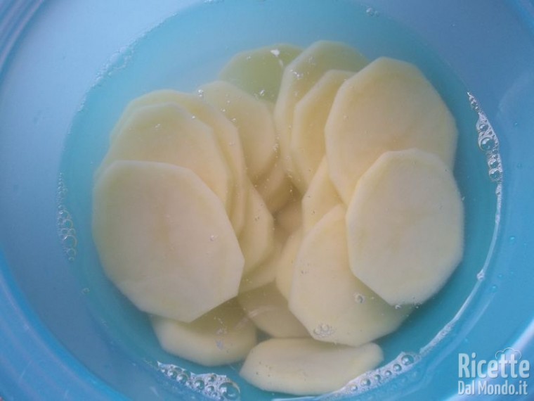 Spigola al Cartoccio con Patate al Forno