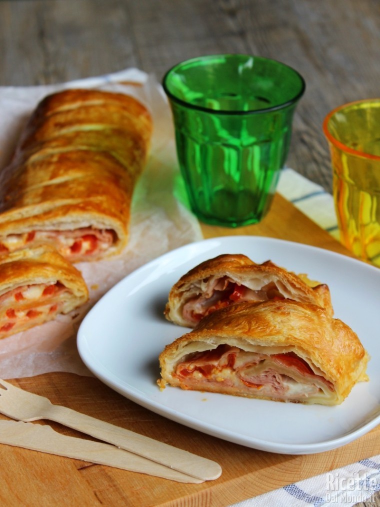 Come fare lo Strudel salato di pasta sfoglia con mortadella