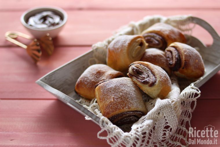 Fagottini con nutella e riso soffiato