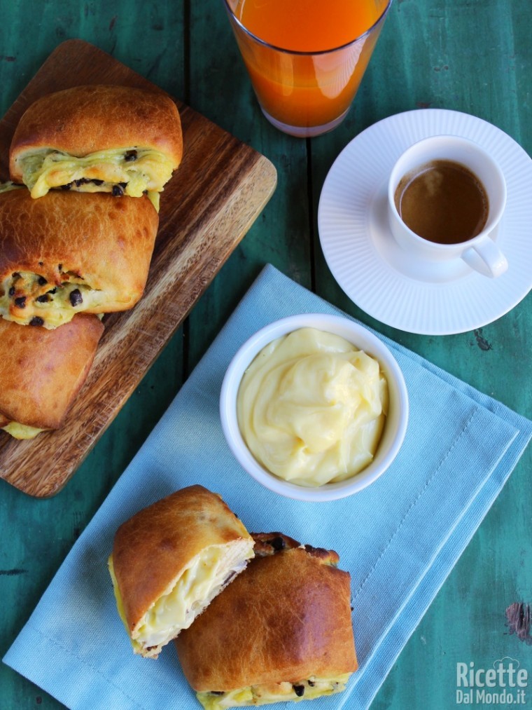 Saccottini alla crema e gocce di cioccolato fondenti