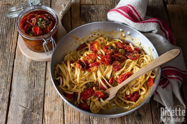 Spaghetti con pomodori confit, la ricetta semplice e veloce!