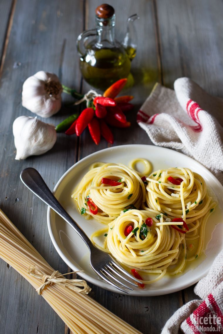 Come fare gli spaghetti aglio olio e peperoncino