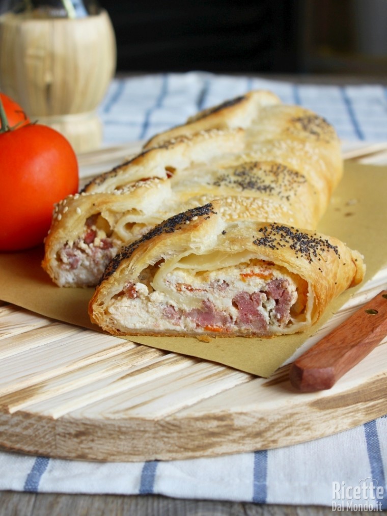 Come fare lo strudel di ricotta e salsiccia