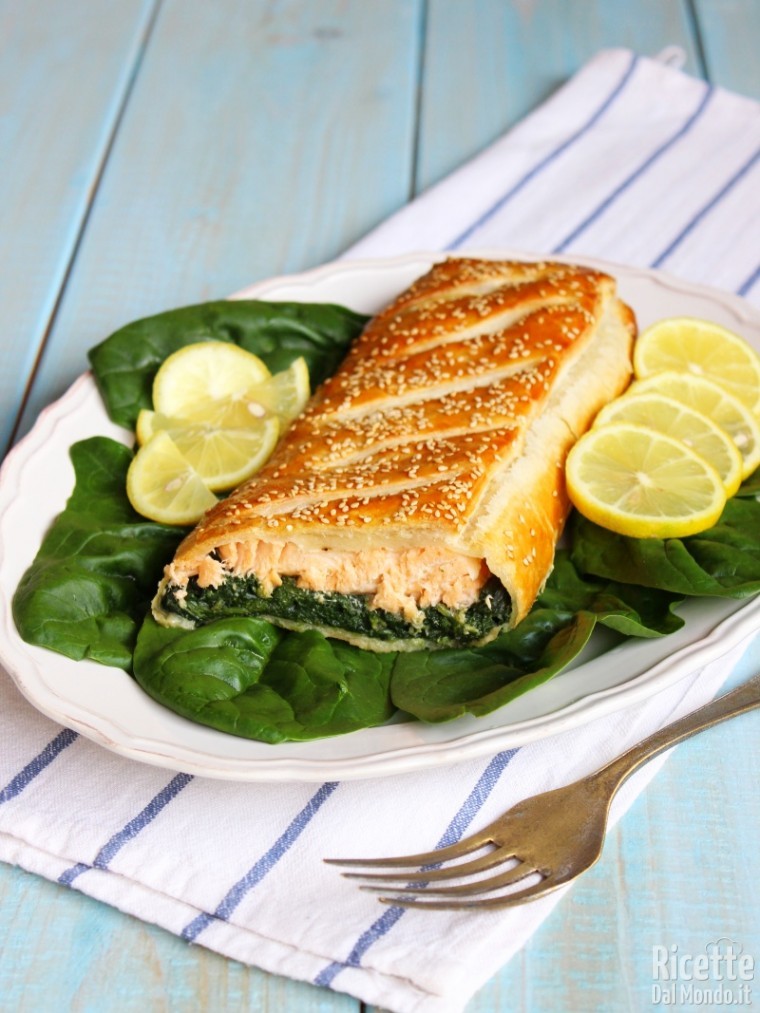 Come fare lo strudel di salmone e spinaci