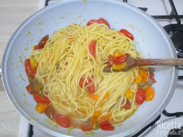 Spaghetti con colatura di alici e pomodorini 9