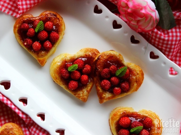 Sfogliatine alle fragole di bosco
