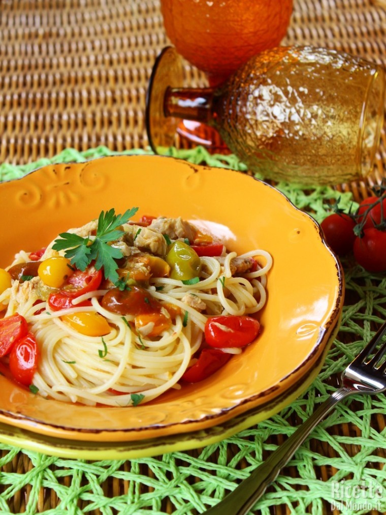 Come fare gli spaghetti di quinoa con pomodorini e tonno