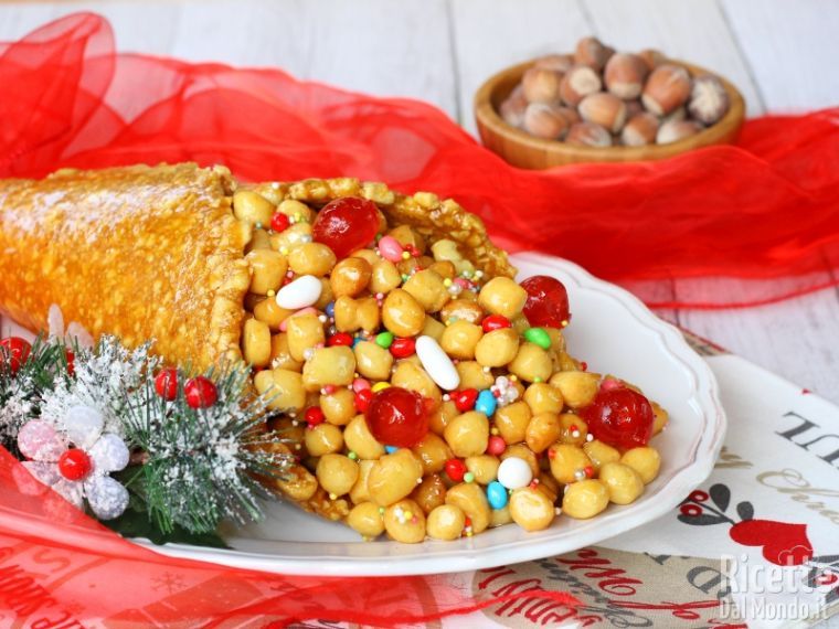 Cornucopia di struffoli