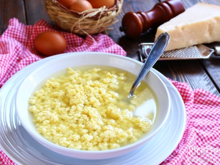 Stracciatella in brodo alla romana | RicetteDalMondo.it