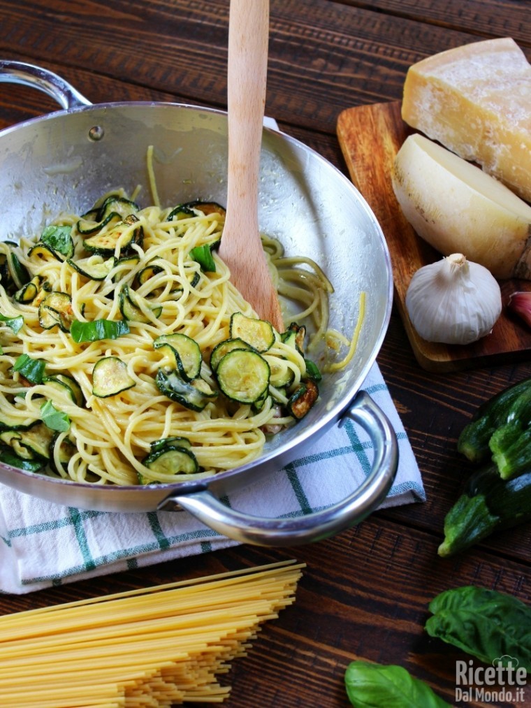 Come fare gli spaghetti alla Nerano con le zucchine