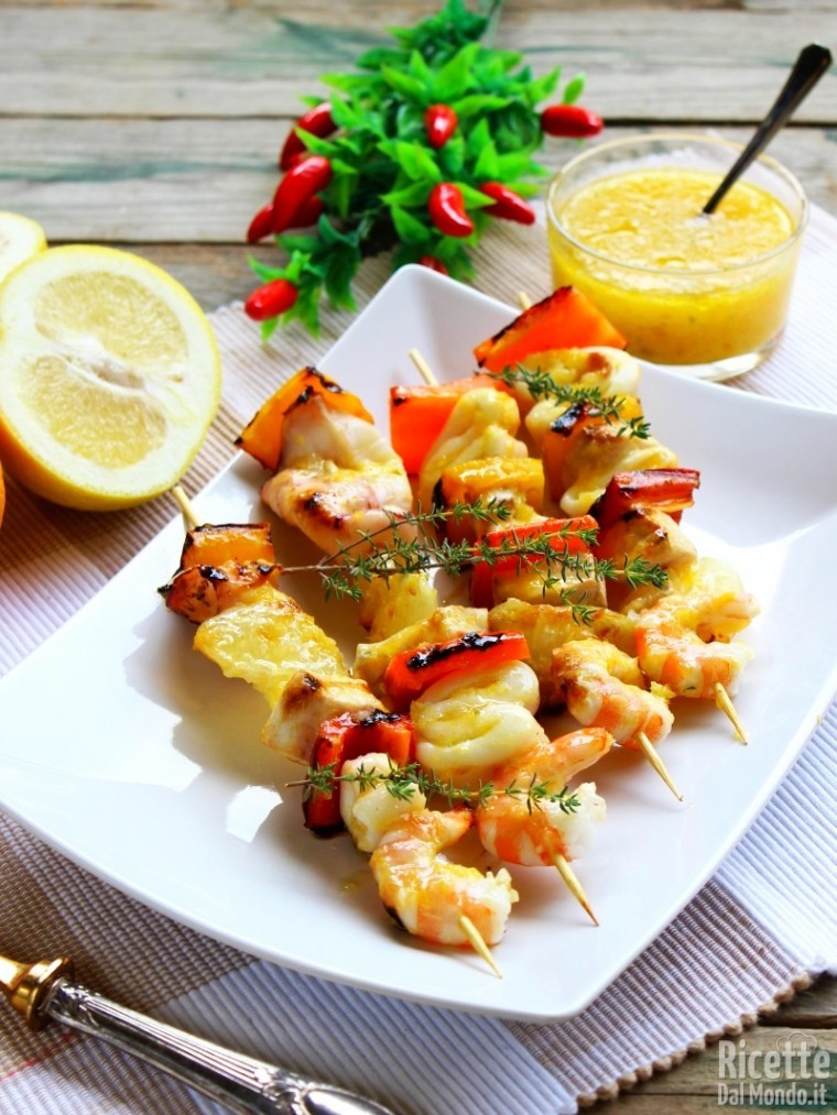 Spiedini di pesce agli agrumi estivi